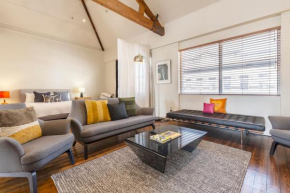 Smith Street Studio - Trendy Inner-city Balcony Stay